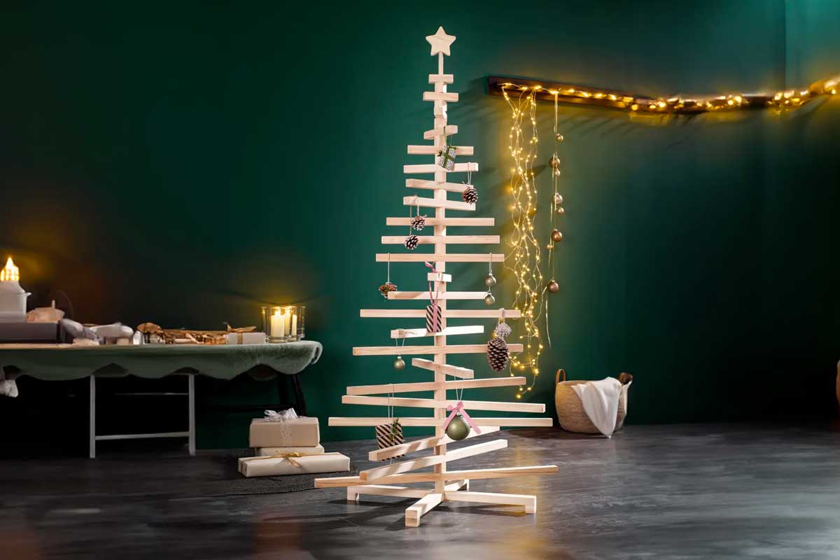 Albero di Natale in legno in offerta da Lidl