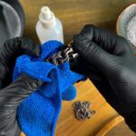 Hai l’argento annerito? Ecco come farlo tornare lucido con il bicarbonato come pulire l'argento con il bicarbonato