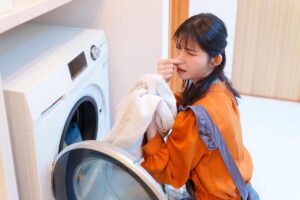 Panni che puzzano dopo l’asciugatrice, errori più frequenti