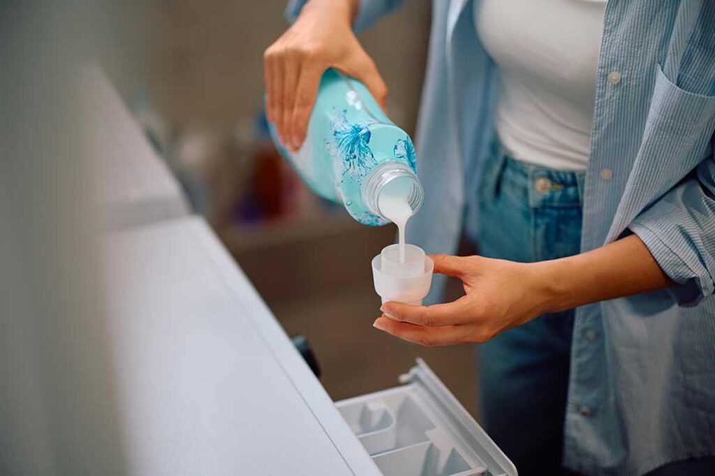 Detersivo liquido o in polvere? Scopri dove va messo davvero in lavatrice