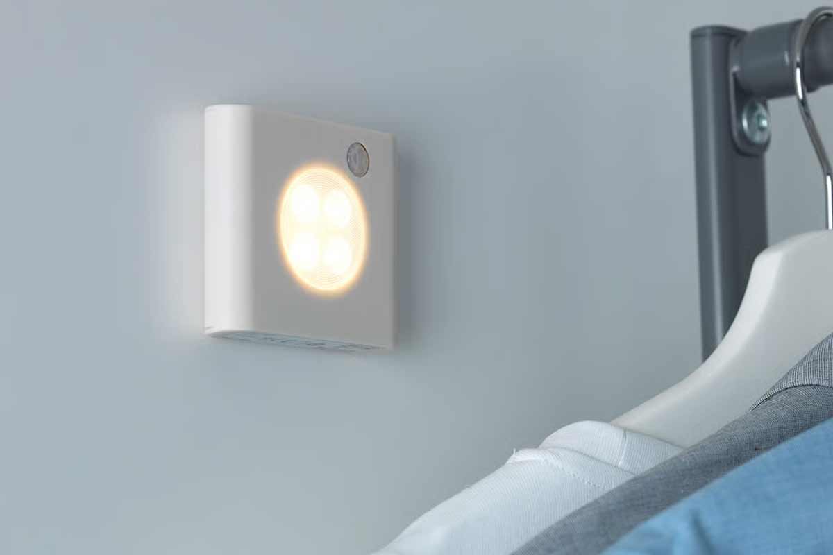 OLEBY illuminazione armadio Ikea