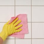 Il mix naturale che sbianca fughe e piastrelle in pochi minuti