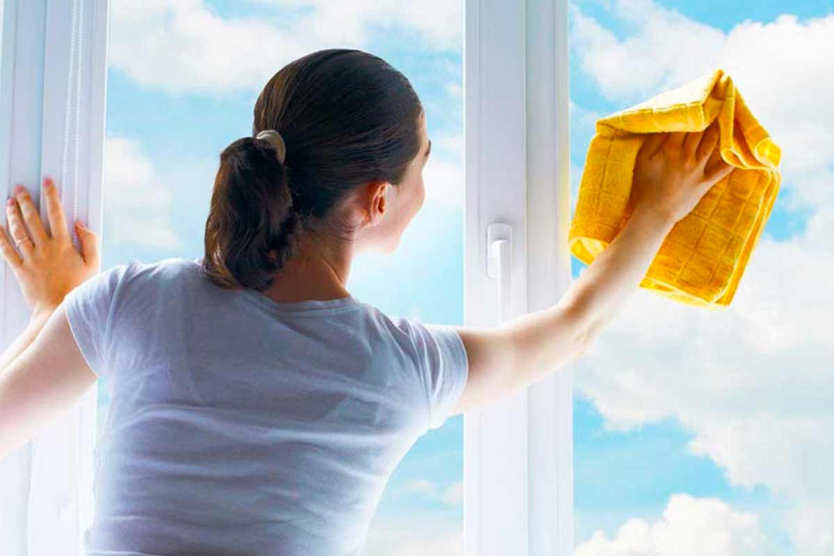 Pulire i vetri con aceto