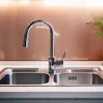 Acciaio splendente: 5 rimedi fai da te per una cucina luminosa