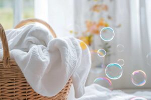 Acido citrico nel bucato: il trucco naturale che sostituisce l’ammorbidente