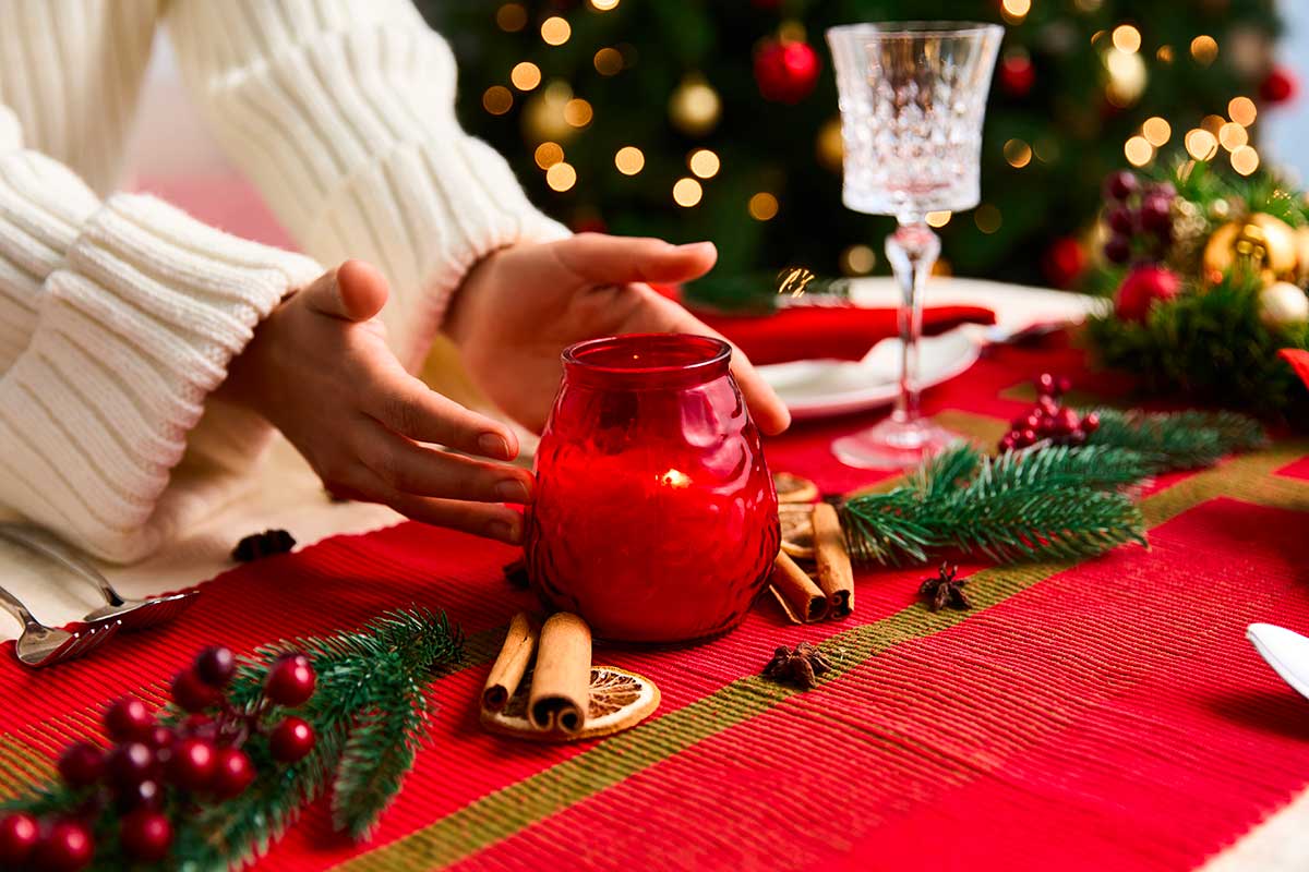 Candele artigianali profumate: il DIY più semplice per un Natale caldo