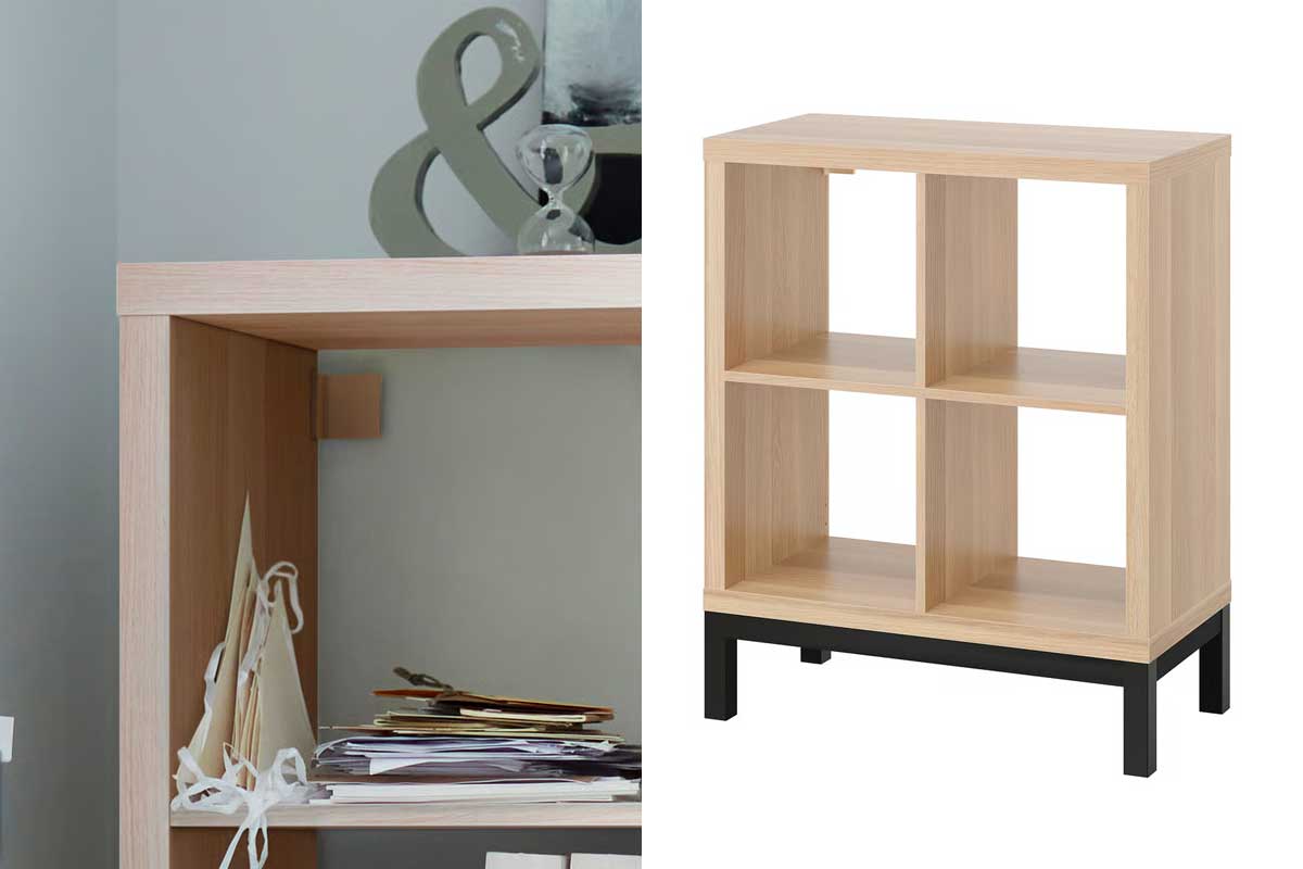 scaffale KALLAX di Ikea con base nera