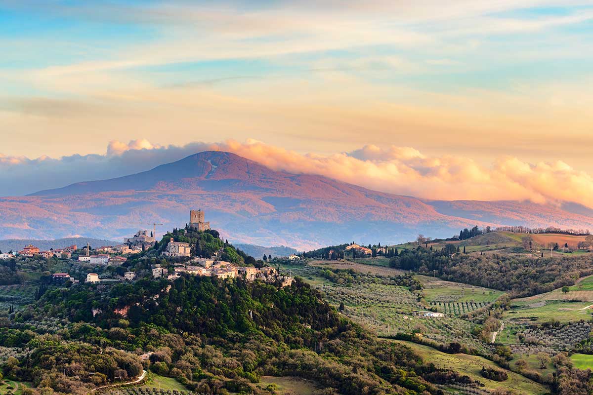 Inverno in Toscana: 5 borghi da vivere tra vigneti, camini accesi e silenzi dorati