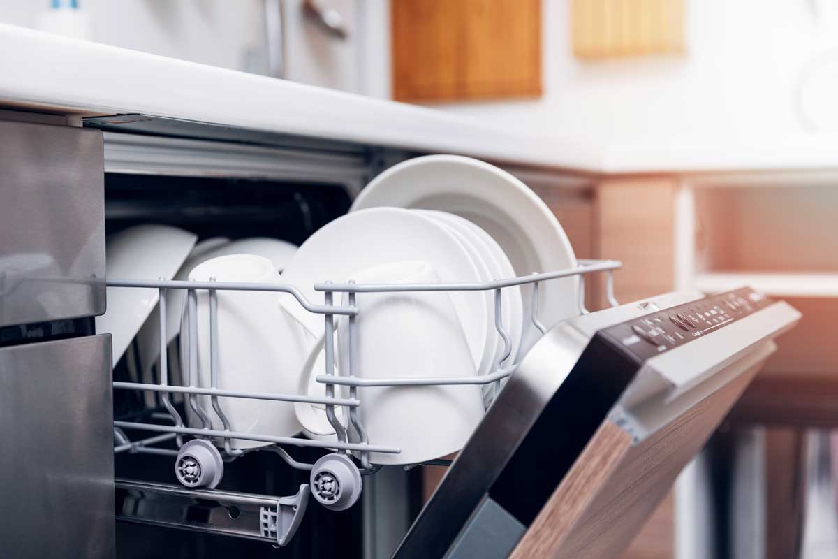 Lavastoviglie e calcare: come farla brillare con rimedi naturali