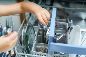 Lavastoviglie perfetta: cosa mettere (e cosa evitare) per un lavaggio impeccabile