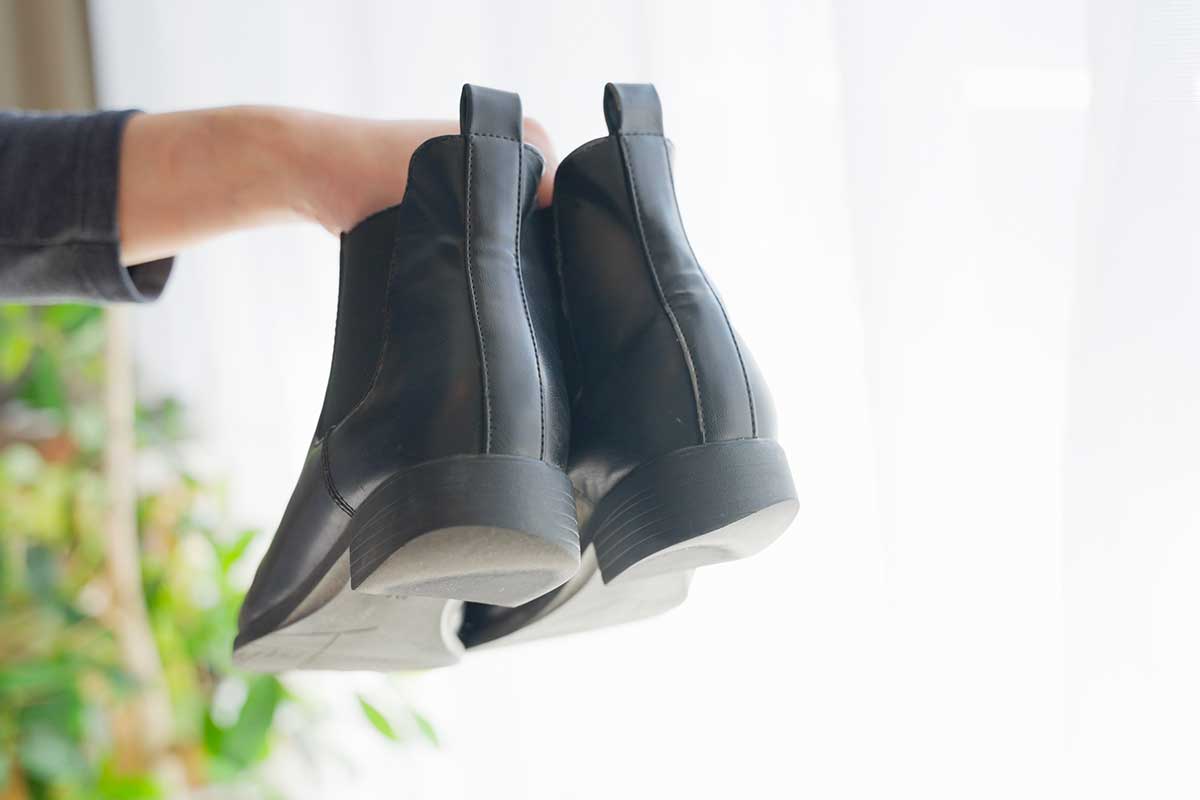 Scarponi e stivali: come eliminare gli odori e rinfrescare le solette d’inverno