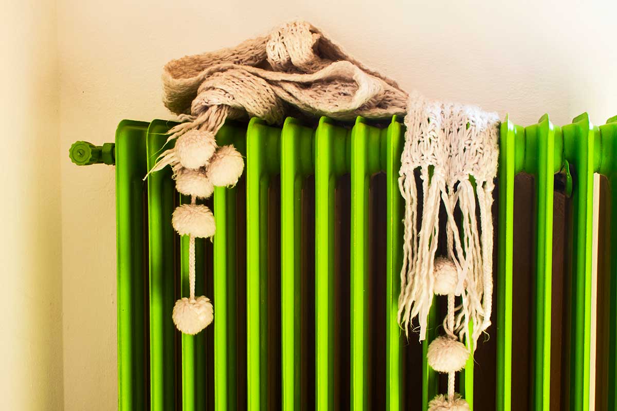 Termosifoni puliti e profumati: il trucco naturale che scioglie polvere e odori