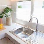 Acciaio opaco o macchiato? Il rimedio naturale che restituisce luce alle superfici Acciaio opaco o macchiato? Il rimedio naturale che restituisce luce alle superfici