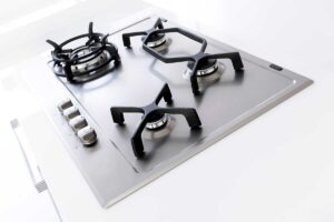 Acciaio satinato: gli errori che lo rovinano per sempre (e come evitarli con un solo gesto)