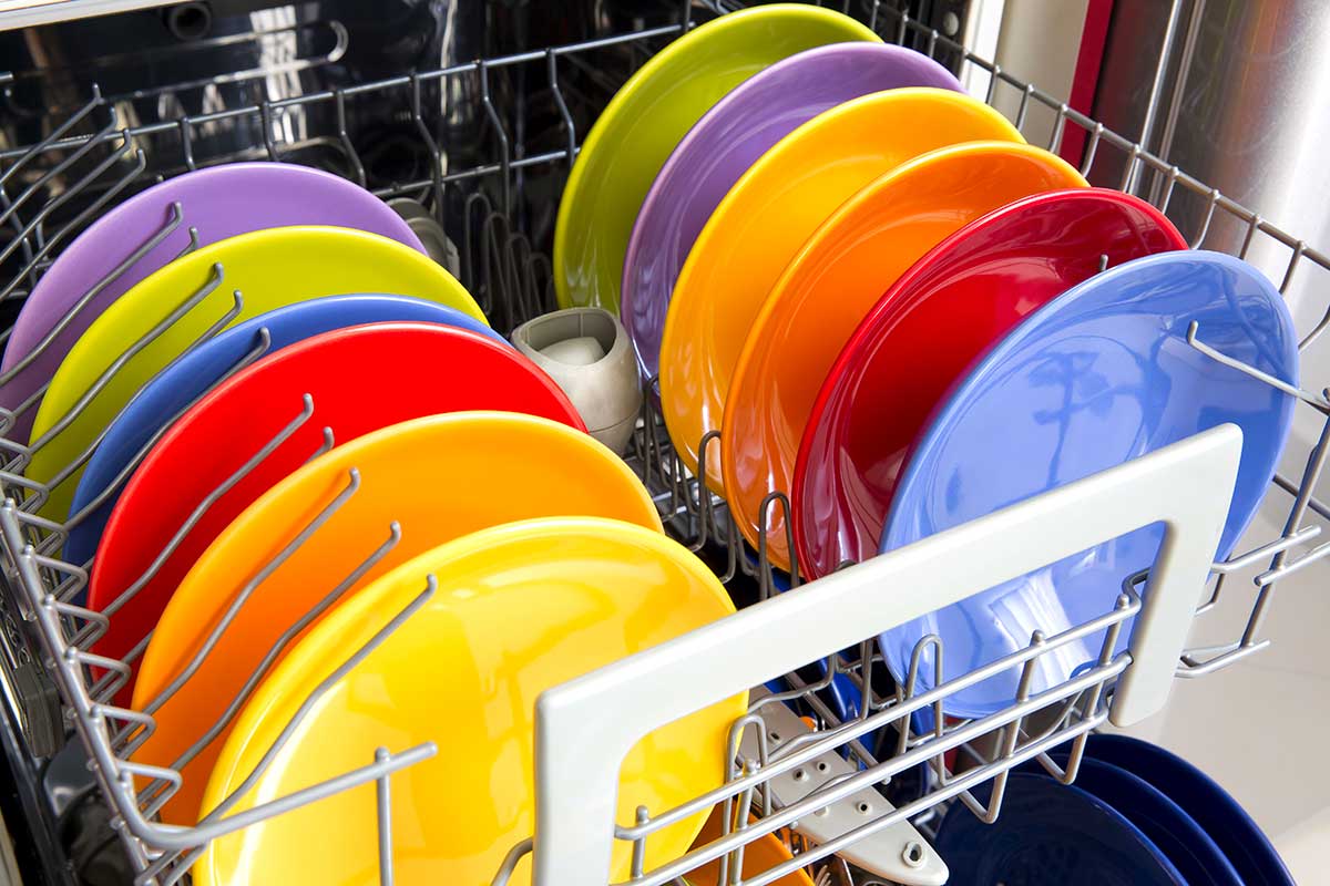 Brillantante in lavastoviglie: dove metterlo davvero e perché cambia ogni lavaggio