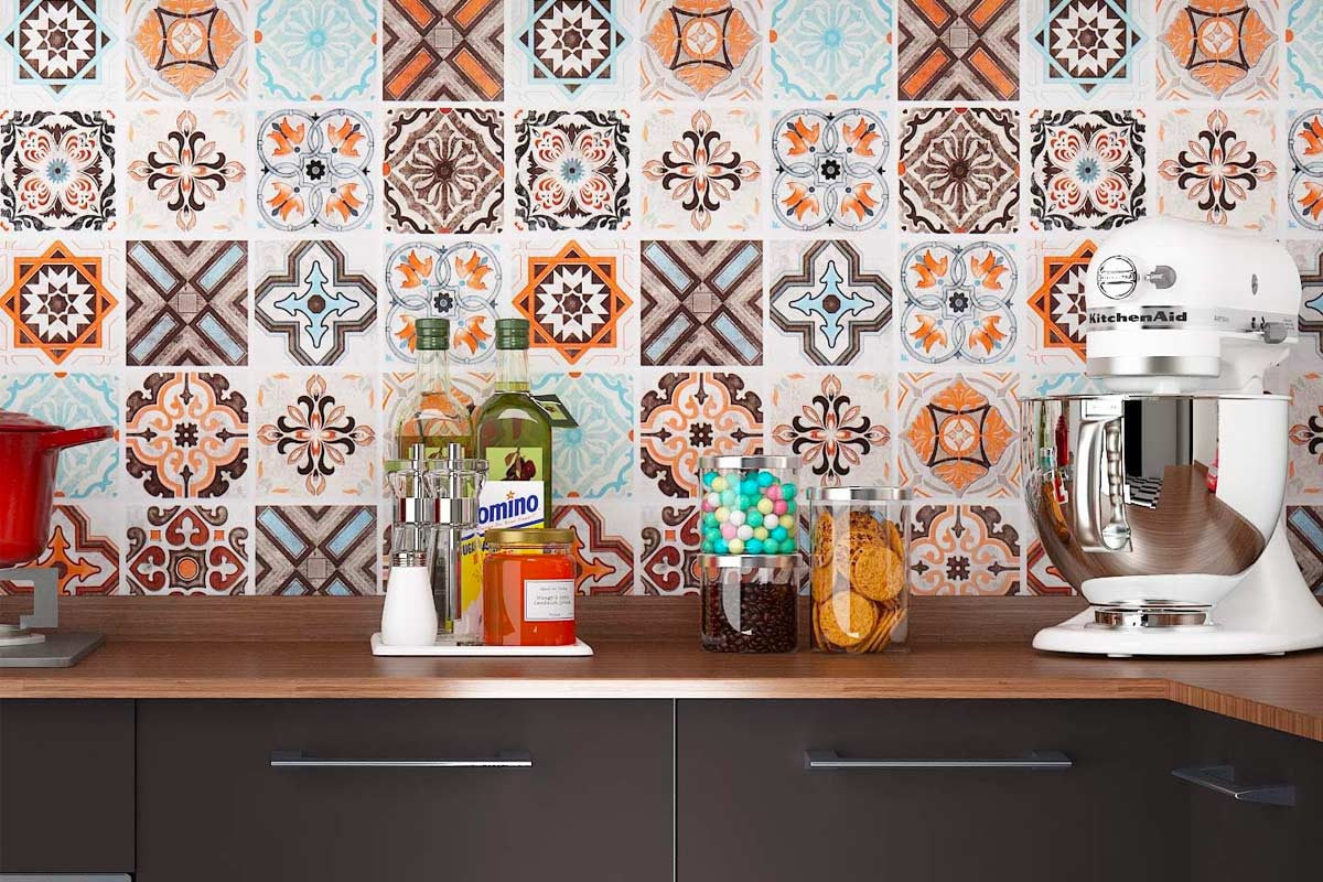 Cucina anonima? Una carta da parati scelta bene può trasformarla completamente