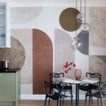 Quando basta una sola parete: usare la carta da parati per dare ritmo agli spazi