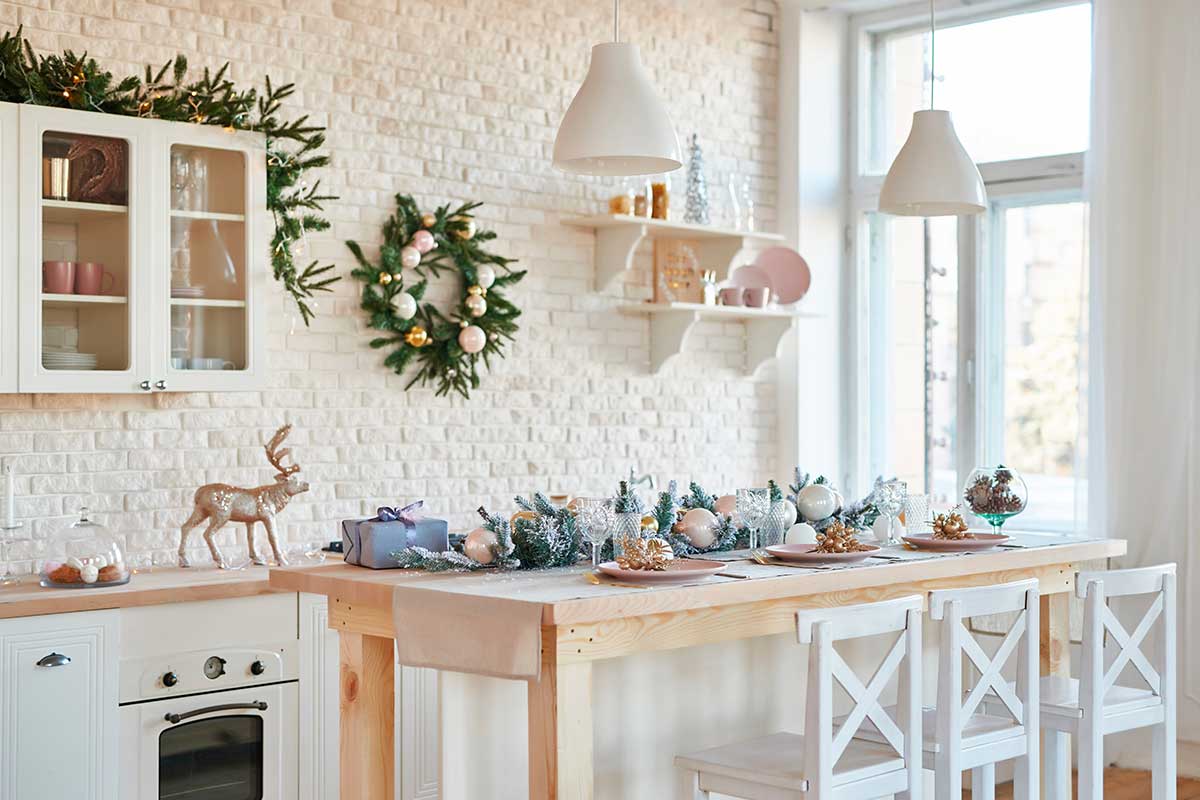 bella cucina stile provenzale decorata a Natale