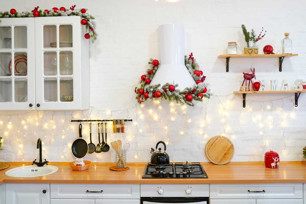 La cucina come cuore del Natale: decorazioni facili che scaldano l’inverno