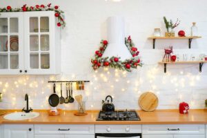 La cucina come cuore del Natale: decorazioni facili che scaldano l’inverno