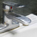 Come togliere il calcare dai rubinetti in acciaio senza rovinarli Come togliere il calcare dai rubinetti in acciaio senza rovinarli