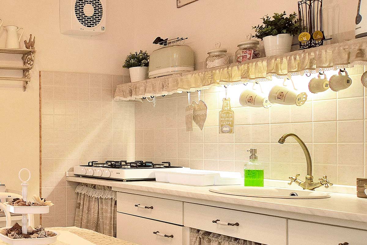 Cucina shabby chic: come ottenere l’effetto vissuto senza rifare tutto