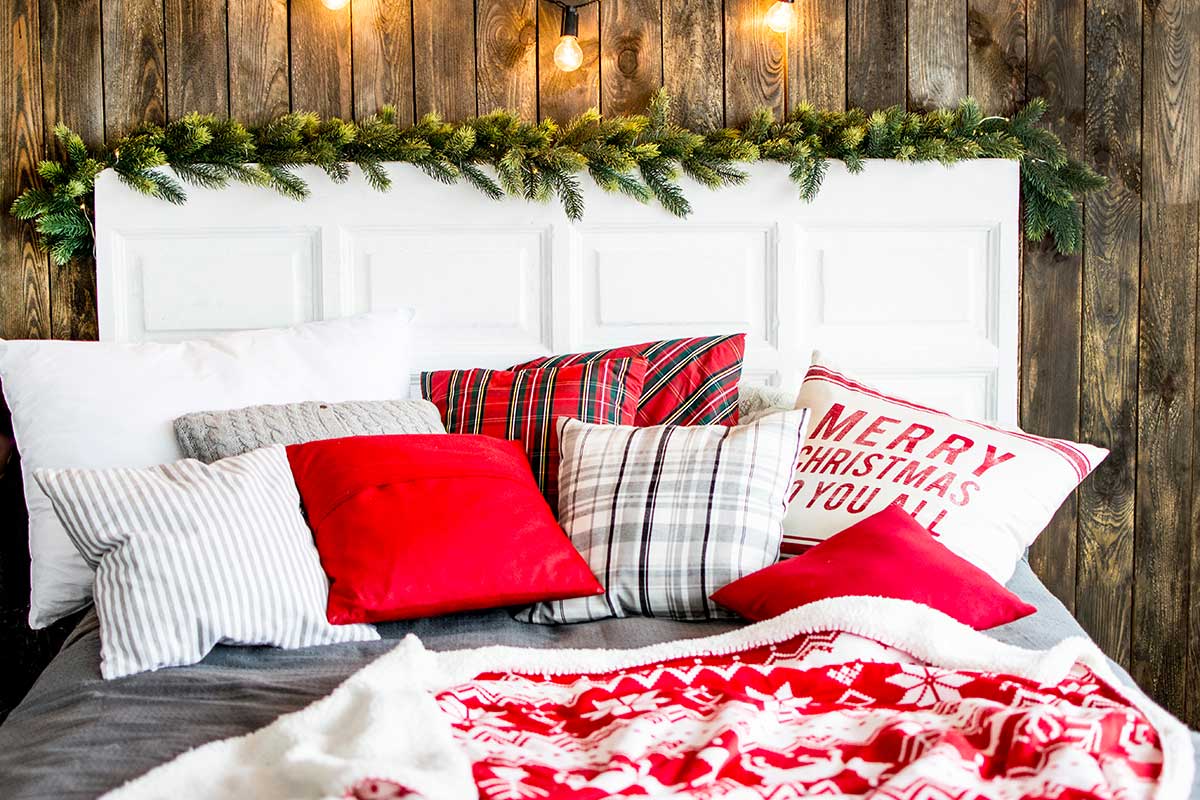 Decorare la camera da letto per Natale: piccoli tocchi che cambiano l’atmosfera