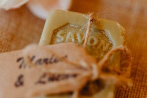 Non è solo per il bucato: i piccoli gesti quotidiani dove il sapone di Marsiglia fa la differenza