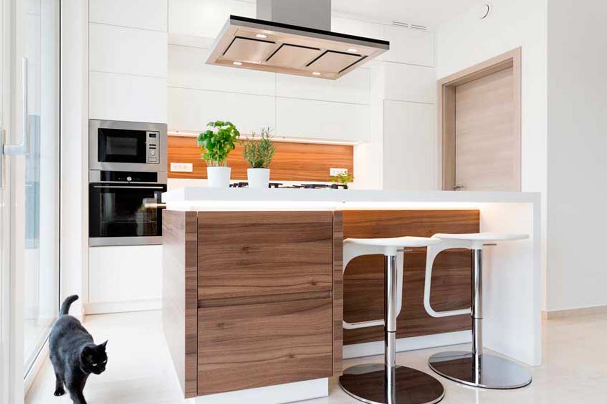 Isola in cucina: quando ha davvero senso (e quando rischia di essere un errore)