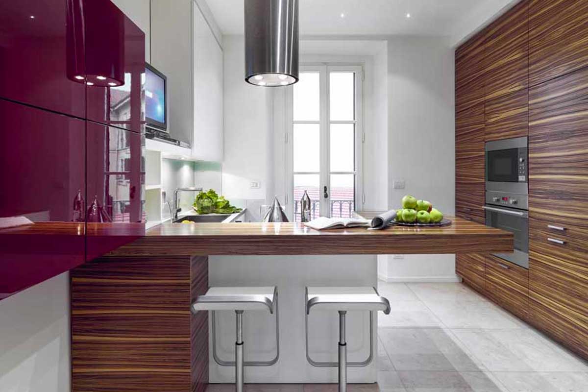 Cucina moderna con penisola