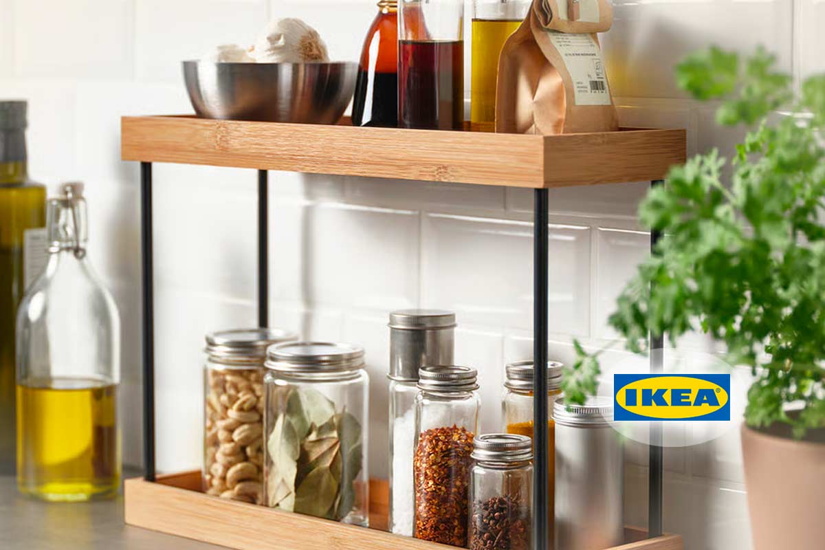 Caos sul piano cucina? Questo portaoggetti IKEA cambia tutto