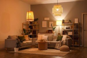 Soggiorno troppo buio? Il trucco delle tre luci che cambia l’atmosfera in un attimo