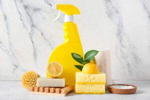 Uno spray naturale “citrus”: come prepararlo per superfici lucide e un profumo che resta