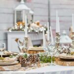Tavola di Capodanno shabby: tessuti naturali, luce calda e dettagli che scaldano l’atmosfera
