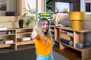 Il tavolino IKEA architettonico che mette ordine accanto al divano (a un prezzo sorprendente)