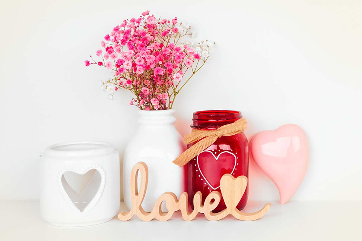 Barattoli di vetro reinventati: così diventano protagonisti dell’arredo