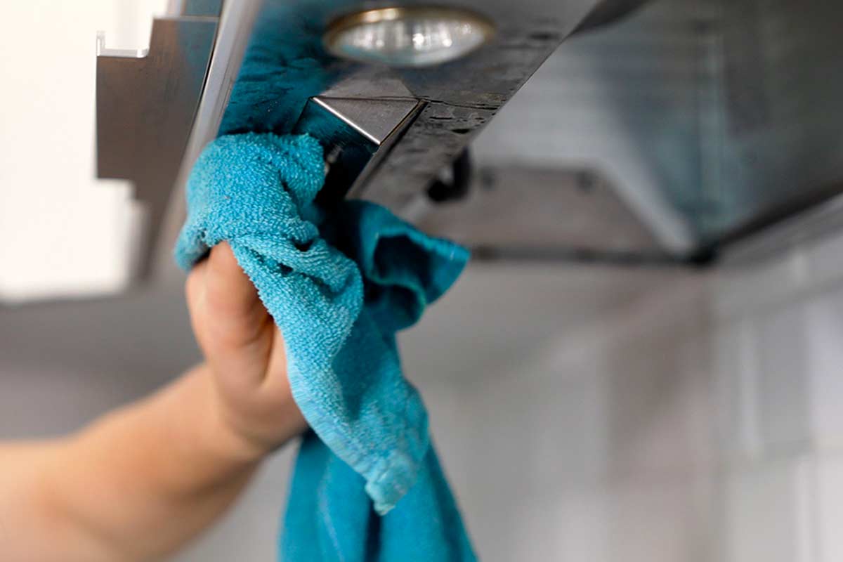 Cappa della cucina appiccicosa