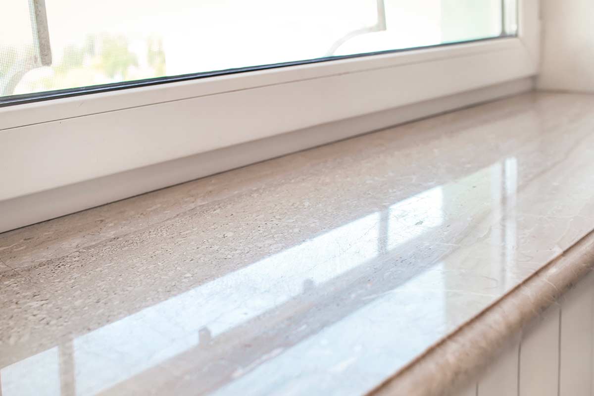 Davanzali in travertino spenti e opachi, rimedio della nonna che li fa tornare luminosi