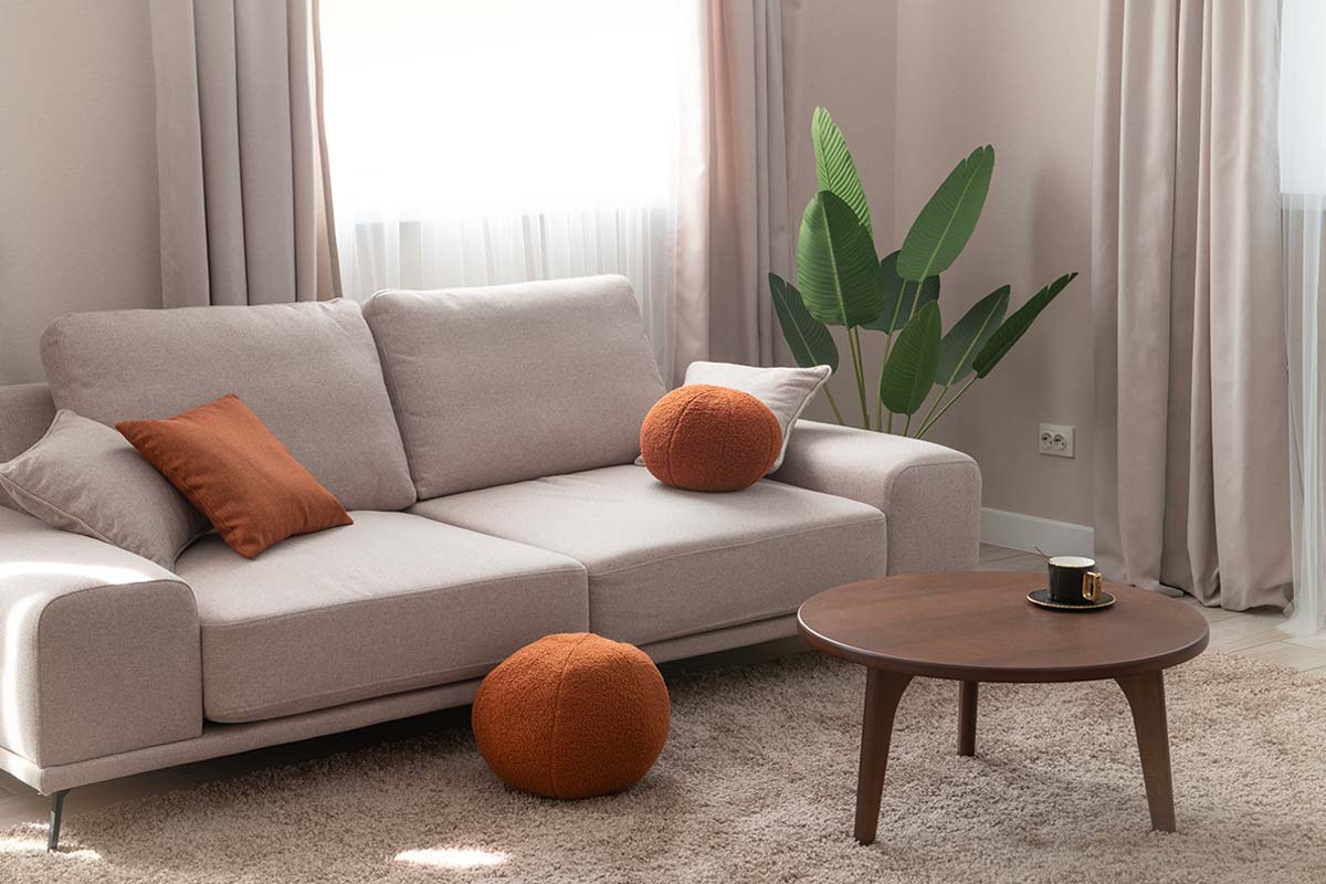 La distanza magica tra tappeto, divano e poltrone