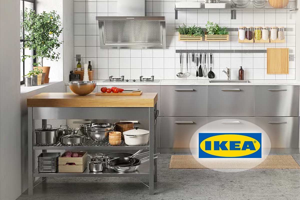 Quando l’inox incontra il bambù: l’isola cucina IKEA che arreda davvero