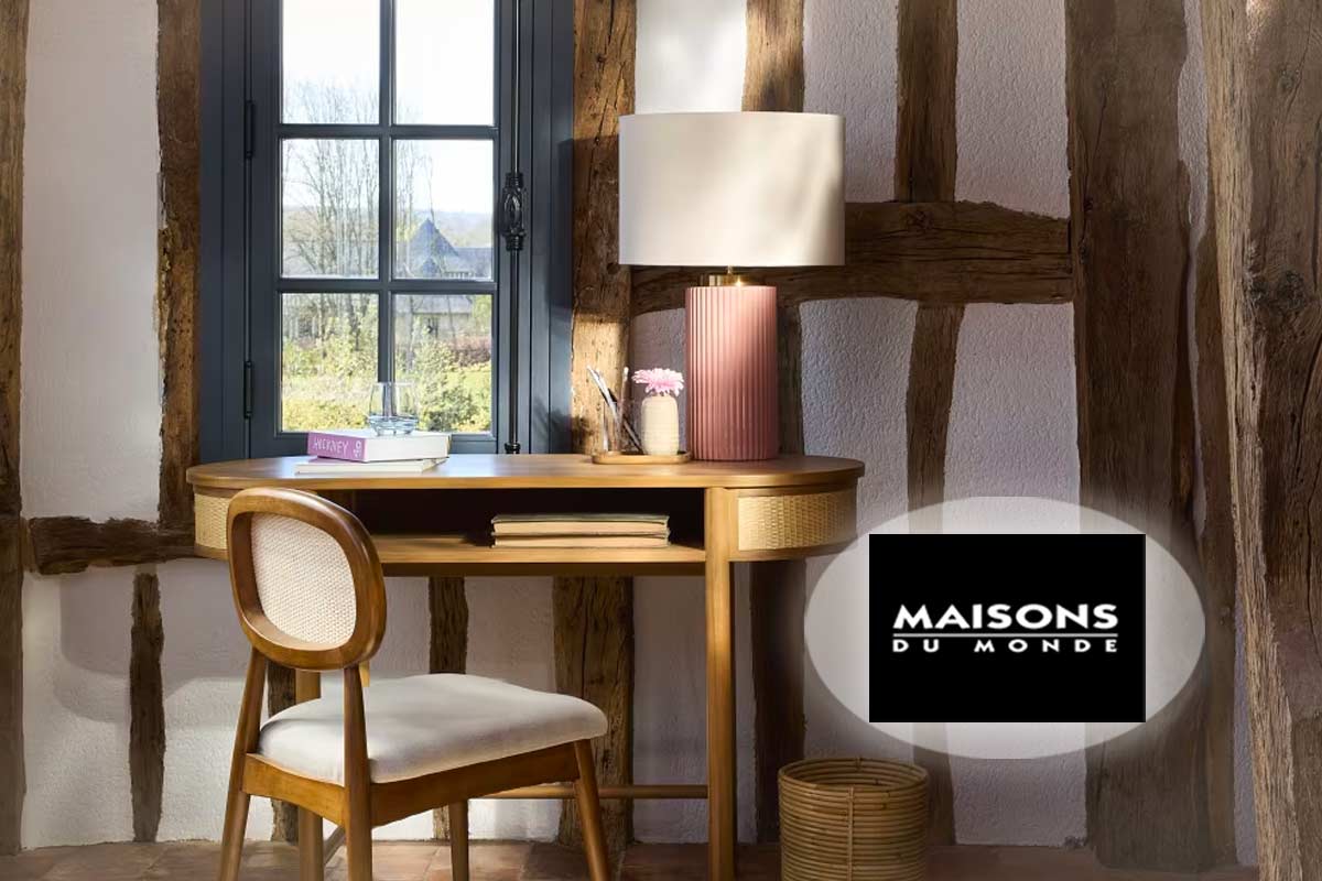 Questa lampada Maisons du Monde rosa antico sta conquistando i salotti (ora al 50%)