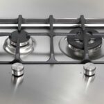 Acciaio in cucina: lavello e piano cottura puliti e luminosi in soli 10 minuti