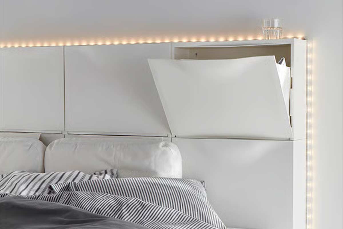 Trones come testiera letto in camera.