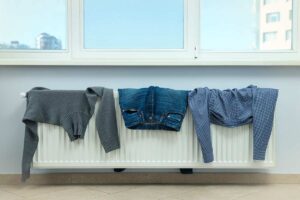 indumenti appoggiati mai sul termosifone
