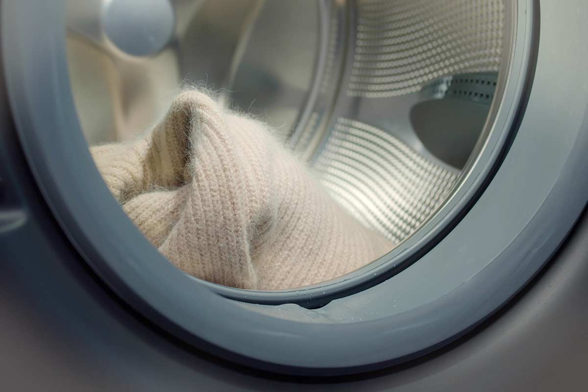 Pile e maglioni in lavatrice.