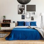 Camera da letto moderna e accogliente con un tocco vintage