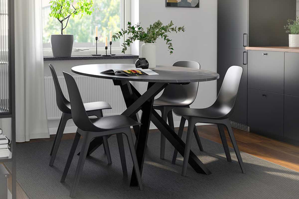 tavolo rotondo MARIEDAMM e le sedie ODGER incluse