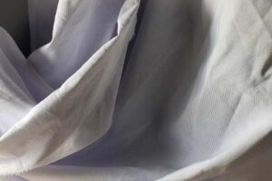 Tende stropicciate dopo il lavaggio: l’errore comune che rovina il risultato