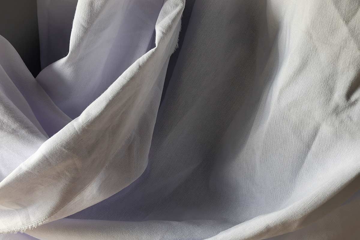 Tende stropicciate dopo il lavaggio: l’errore comune che rovina il risultato