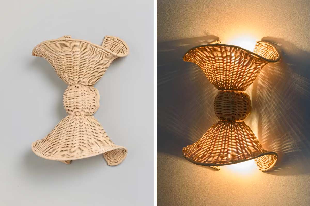 Applique in rattan naturale Ancori di Maisons du Monde, a sinistra spenta e a destra accesa su parete chiara, con effetto luce diffusa e giochi d’ombra decorativi.